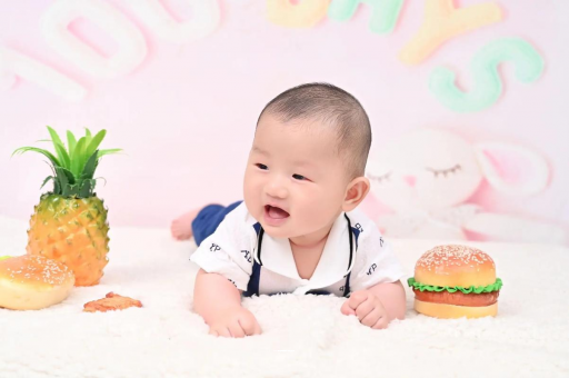 云浮宝宝在妈妈肚子里